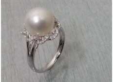 Diamond Pearl Ring